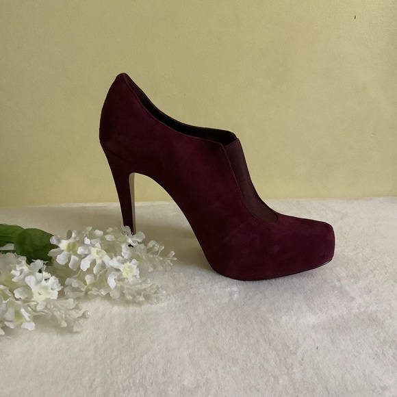 BCBG Suede Heels - Picture 6 of 9